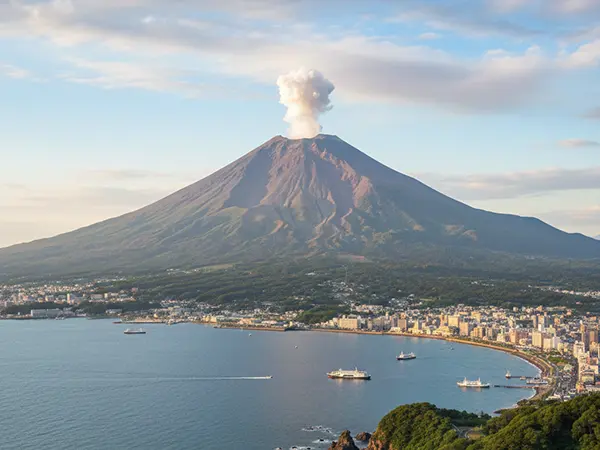 가고시마의 상징이자 랜드마크인 활화산 사쿠라지마의 웅장한 전경