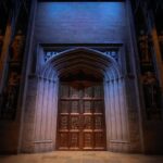 호그와트 문을 통해 해리포터 세계로