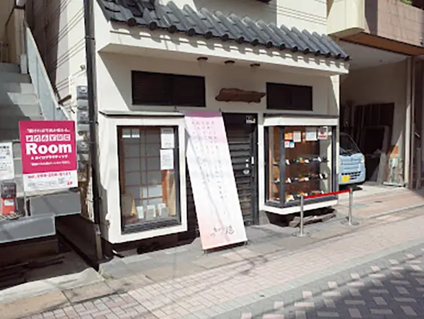 두툼한 고기 두께와 육즙을 자랑하는 카와큐의 흑돼지 돈카츠