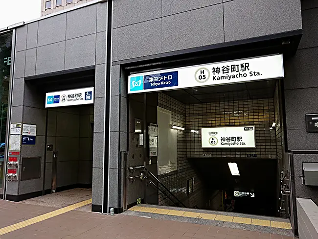 가미야초역 5번 출구에서 아자부다이 힐즈 방향으로 연결됩니다.