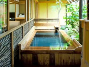 남들의 시선을 의식하지 않고 원할 때마다 풍덩 몸을 던질 수 있는 객실 내 딸린 프라이빗 개인 노천탕은 하이엔드 료칸의 가장 첫 번째 조건입니다