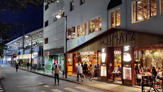 도쿄 다이칸야마의 트렌디한 거리 풍경과 여유로운 산책로 전경