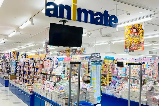 다양한 한정판 굿즈와 귀여운 캐릭터 상품들이 가득한 본관 7층 캐릭터 전용 매장