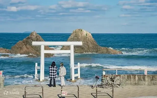 후쿠오카 근교 이토시마의 아름다운 바다 풍경과 해변 도로