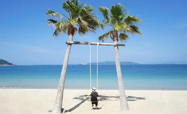 이토시마 사쿠라이 후타미가우라의 하얀 토리이와 부부바위