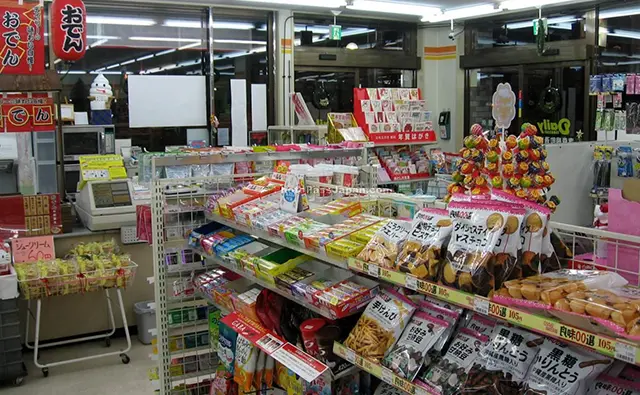 로손의 우치카페 베스트셀러인 쫀득한 프리미엄 모찌롤과 다양한 조각 케이크