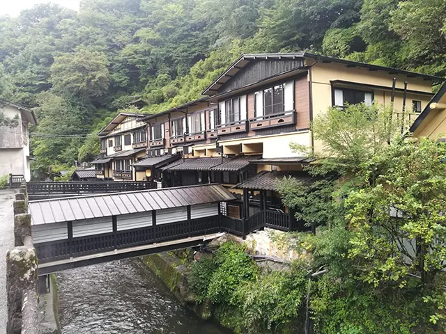 후쿠오카 출발 구로카와 온천 마을 당일치기 버스투어 및 온천 순례 2 구로카와 온천 마을의 고즈넉한 정취를 담은 목가적인 거리