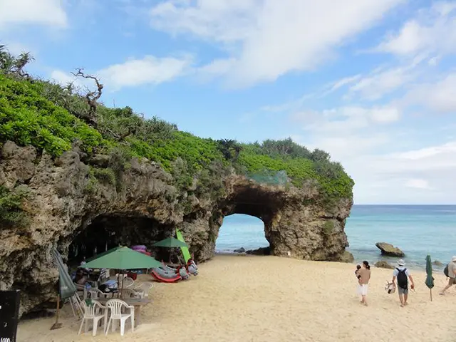 오키나와 이시가키/미야코지마 렌터카 예약 팁 및 스노클링 포인트 1 Clear crystal blue water Miyakojima beach Okinawa