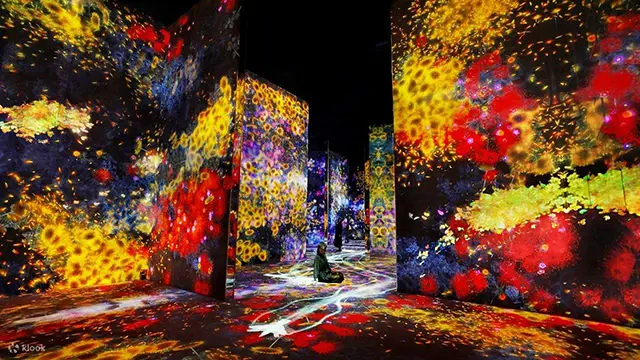 teamLab Borderless Crystal World Installation at Azabudai Hills