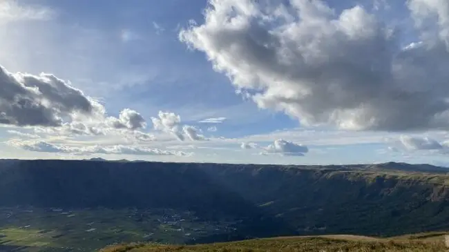 규슈 횡단 버스 차창 밖으로 보이는 광활한 아소 칼데라의 대자연 풍경