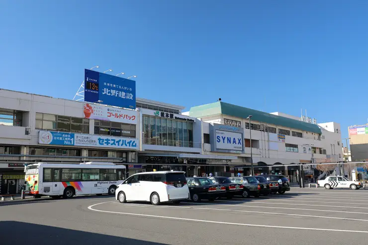 JR 마쓰모토역 외관 낮 풍경