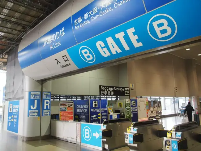 간사이 공항역 2층에 위치한 하루카 특급 열차 JR 개찰구 전경