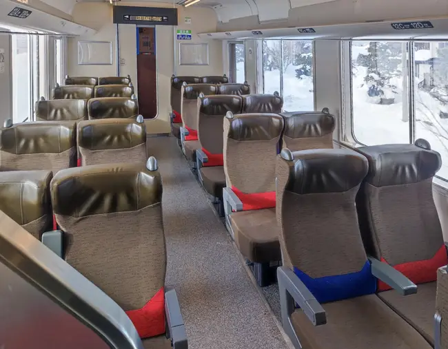 JR 쾌속 에어포트 4호차에 위치한 지정석 유시트(U-Seat) 입구 입간판 및 안내