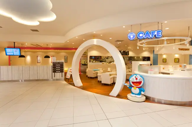 신치토세 공항 터미널 연결 통로에 위치한 도라에몽 와쿠와쿠 스카이 파크의 상징물