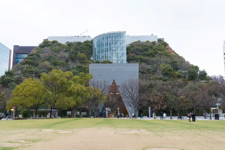 밤바다 정취를 무료로 즐길 수 있는 하카타 포트 타워의 고즈넉한 야경 전경