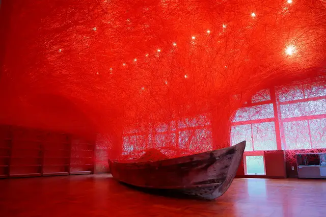 가나자와 여행의 시작점인 츠즈미몬(전통과 현대의 조화)