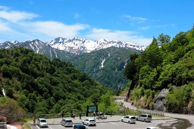 화이트 로드 변의 거대한 후쿠베 폭포 절경