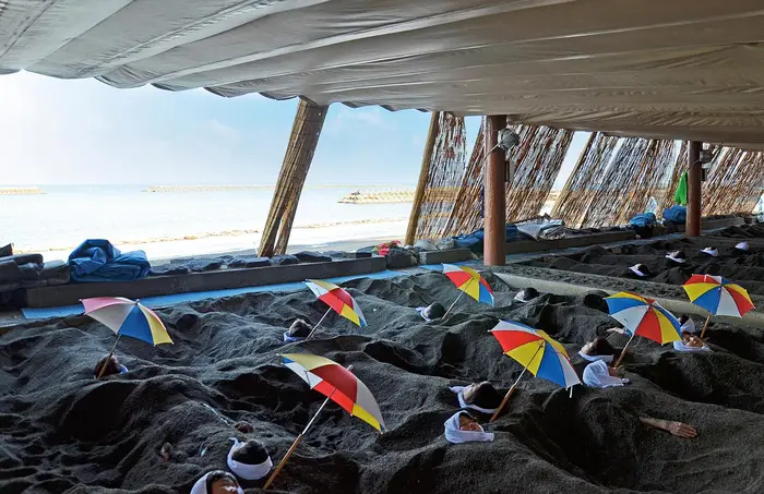 이부스키 해안 모래찜질 구역과 바다 조망