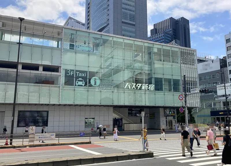 가와구치코행 고속버스가 매일 운행되는 도쿄 최대의 버스 터미널 바스타 신주쿠 내부