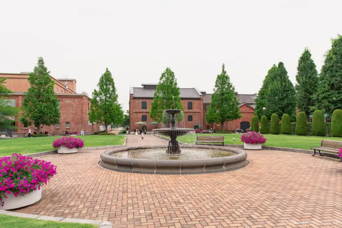 나고야 노리타케의 숲 붉은 벽돌 건물 전경