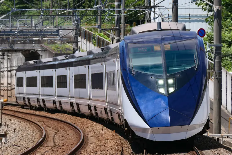 도쿄 우에노까지 최단시간에 주파하는 케이세이 스카이라이너 열차 외관