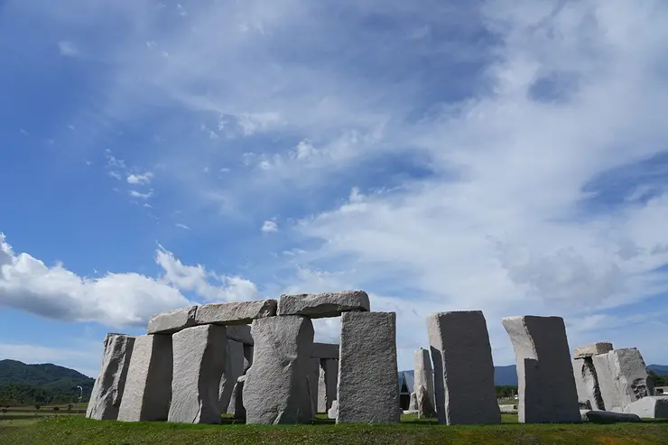 독특한 금속 조형물
