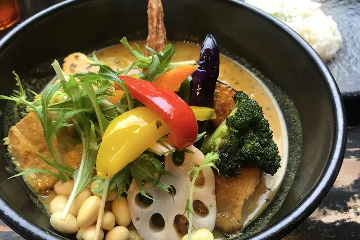 산 정상의 보석 같은 전광판