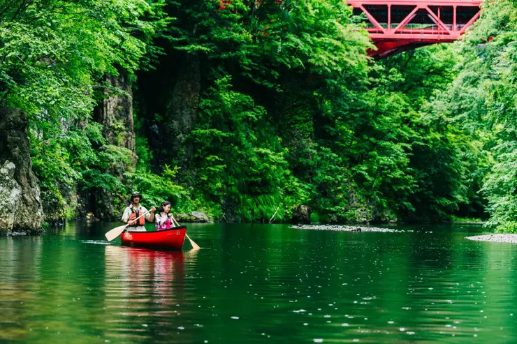 계곡 바위와 숲의 조화