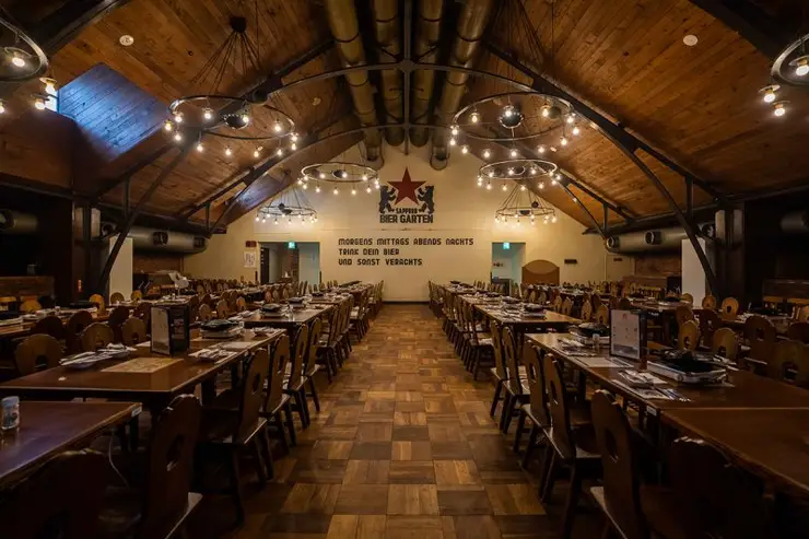 정상을 향해 올라가는 곤돌라