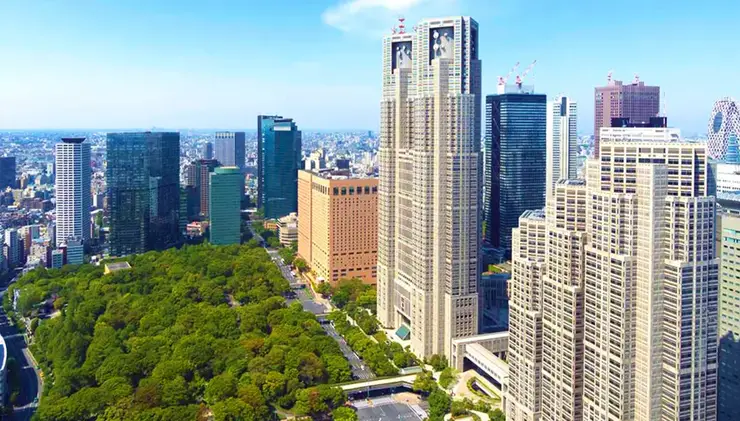 신주쿠 교엔의 고즈넉한 풍경 - 황실 정원의 미학과 마천루의 공존