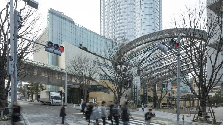 도쿄의 새로운 스카이라인과 대규모 녹지를 현실화한 아자부다이 힐즈 전경