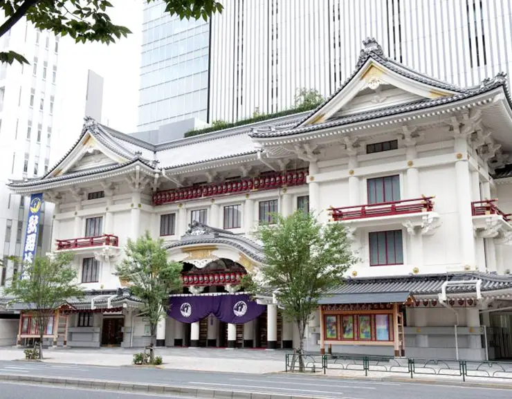 가부키자와 가부키자 타워 전경 - 구마 겐고 설계 2013년