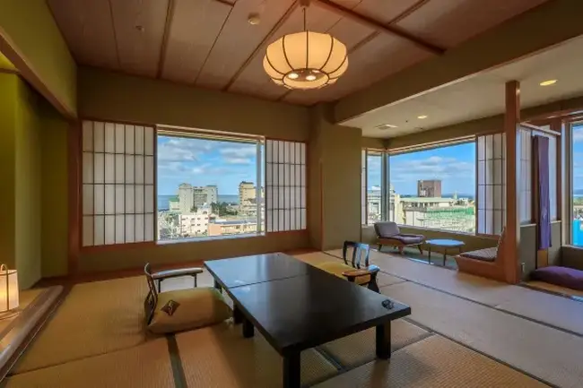 카이케 츠루야 로비